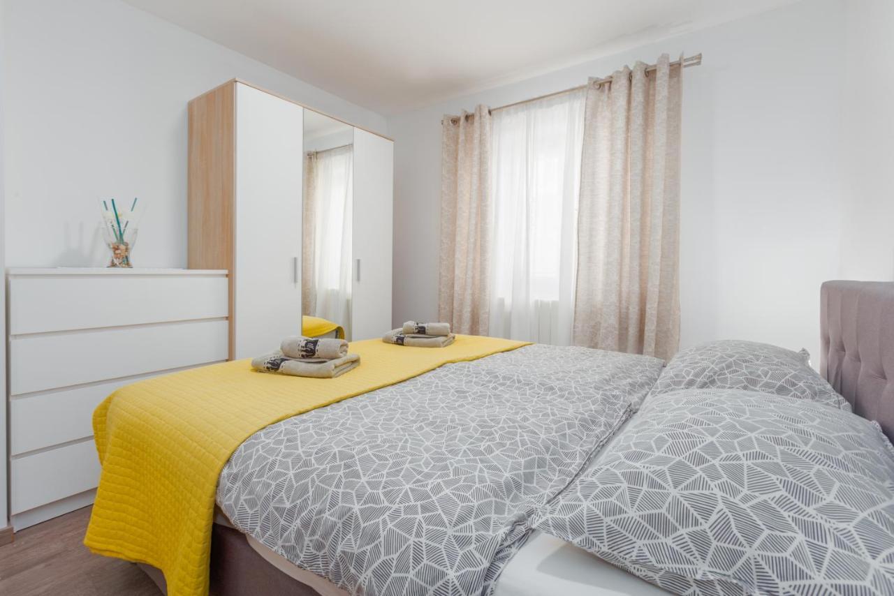 Alex Deluxe Apartments On Beach 波雷奇 外观 照片