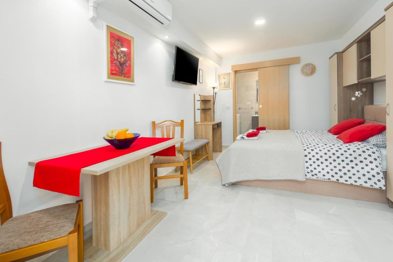 Alex Deluxe Apartments On Beach 波雷奇 外观 照片